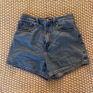 Levi’s High Loose Denim Shorts. Size 27.